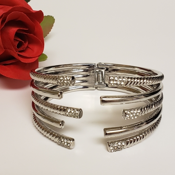 Wide Silvertone Claw Hinge Cuff bracelet - Picture 1 of 8